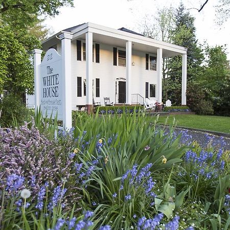 The White House Bed And Breakfast Medford Exterior foto