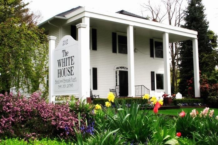 The White House Bed And Breakfast Medford Exterior foto